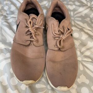 Vintage Nike Pink and‎ Black Roshe Sneakers Retro